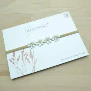 Nylon haarbandje voor baby's. Super zacht. Met 4 mini daisy bloemetjes. wit met gouden binnenkant.