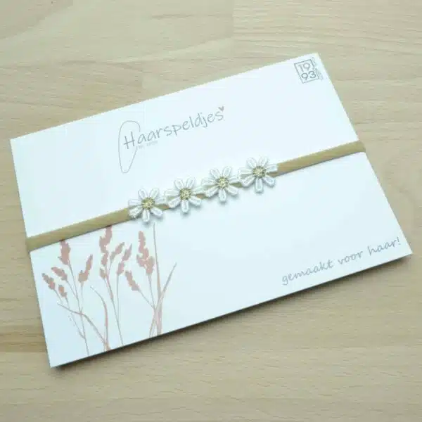 Nylon haarbandje voor baby's. Super zacht. Met 4 mini daisy bloemetjes. wit met gouden binnenkant.