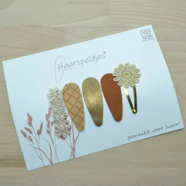 Klik klak haarspeldjes Sara 4 cm. met bloemetjes en suede leer