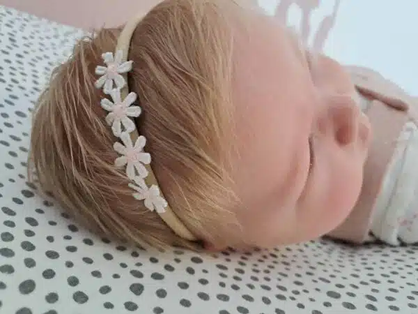 Elastieken haarbandje Lieke by 1993 -  wit met roze bloemetjes - haaraccessoires