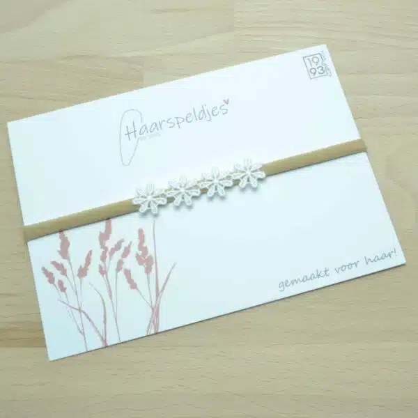 Haarbandje met vier witte bloemetjes