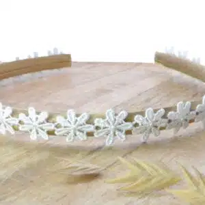 satijnen diadeem met witte bloemen voor meisjes