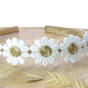 Diadeem met 5 grote witte bloemen met gouden kern