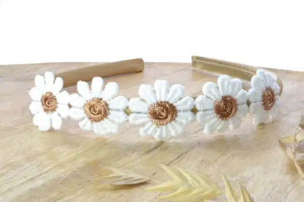 Diadeem Lot Satijnen diadeem met madelief bloemetjes