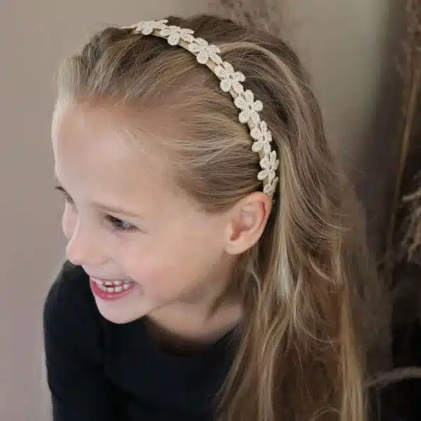 Satijnen diadeem met bloemen. Diadeem kiki xl by 1993