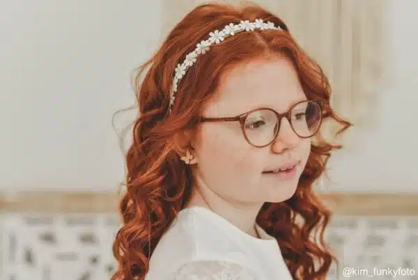 Diadeem voor meisjes. diadeem haarband met madelief bloemetjes