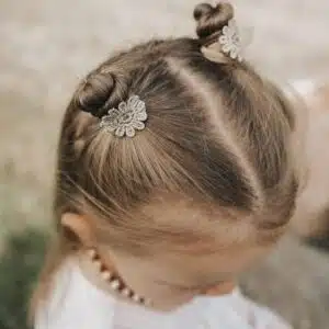 Haarelastiekjes Lara by 1993 - gouden bloem - haaraccessoires - 2 haarelastiekjes