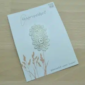 Antislip haarspeldje met witte bloemen