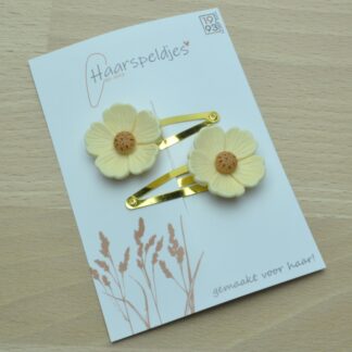 Klik klak haarspeldje Beige bloem by 1993 - gouden klikklak haarspeldje - beige bloem met bruine kern - haaraccessoires