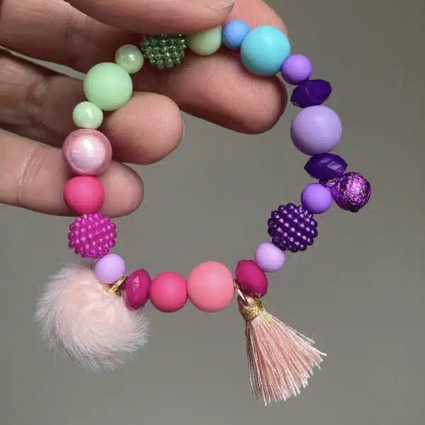 kleurrijke armbanden