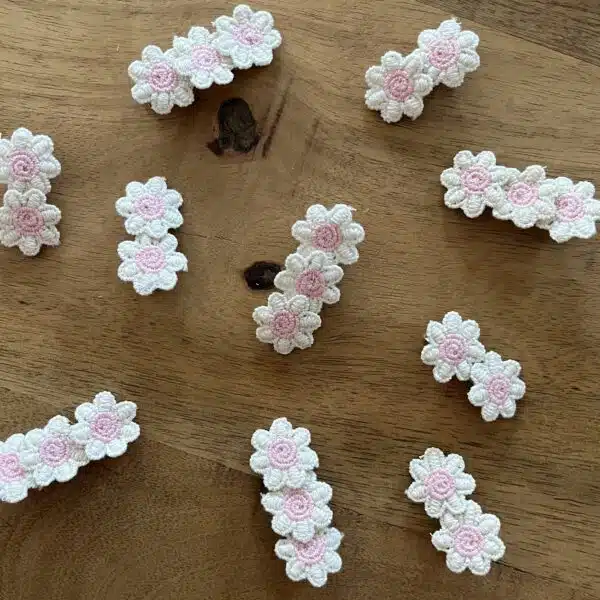 Alligator haarspeldje Sam by 1993 - 2 alligator haarspeldjes - witte bloem met roze kern - haaraccessoires - Afbeelding 2