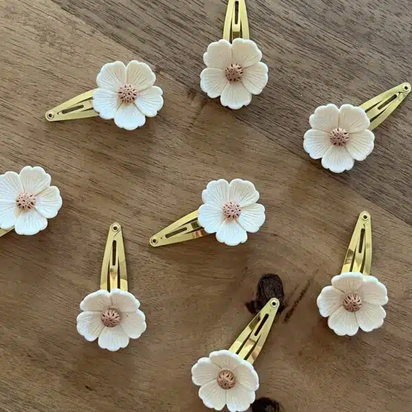 Klik klak haarspeldje Beige bloem by 1993 - gouden klikklak haarspeldje - beige bloem met bruine kern - haaraccessoires - Afbeelding 2