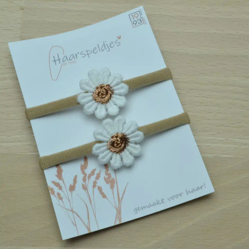 Nylon haarelastiekjes met bronzen bloemetje. super elastisch voor het vast zetten van het lange haar van meisjes.