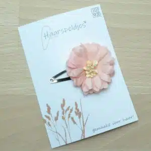 Roze bloem met meeldraad kern