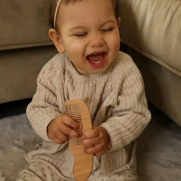Houten baby kam - haarkam - baby accessoire - babykamer - kraamcadeau