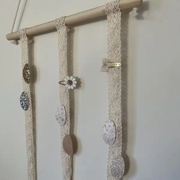 Haarspeldjes hanger by 1993