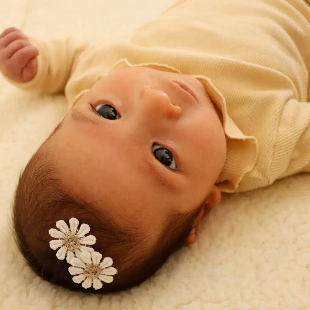 antislip haarspeldje met witte madelief bloemetjes met gouden kern