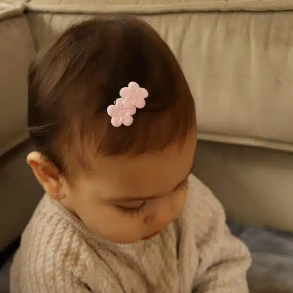 mini antislip haarspeldje met 2 kleine roze bloemetjes