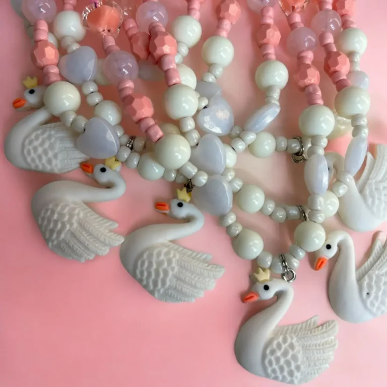 Kralen ketting met zwaan voor kinderen